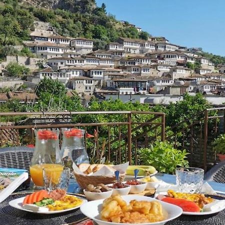 Meroli Guesthouse - Unesco Quarter Берат Экстерьер фото
