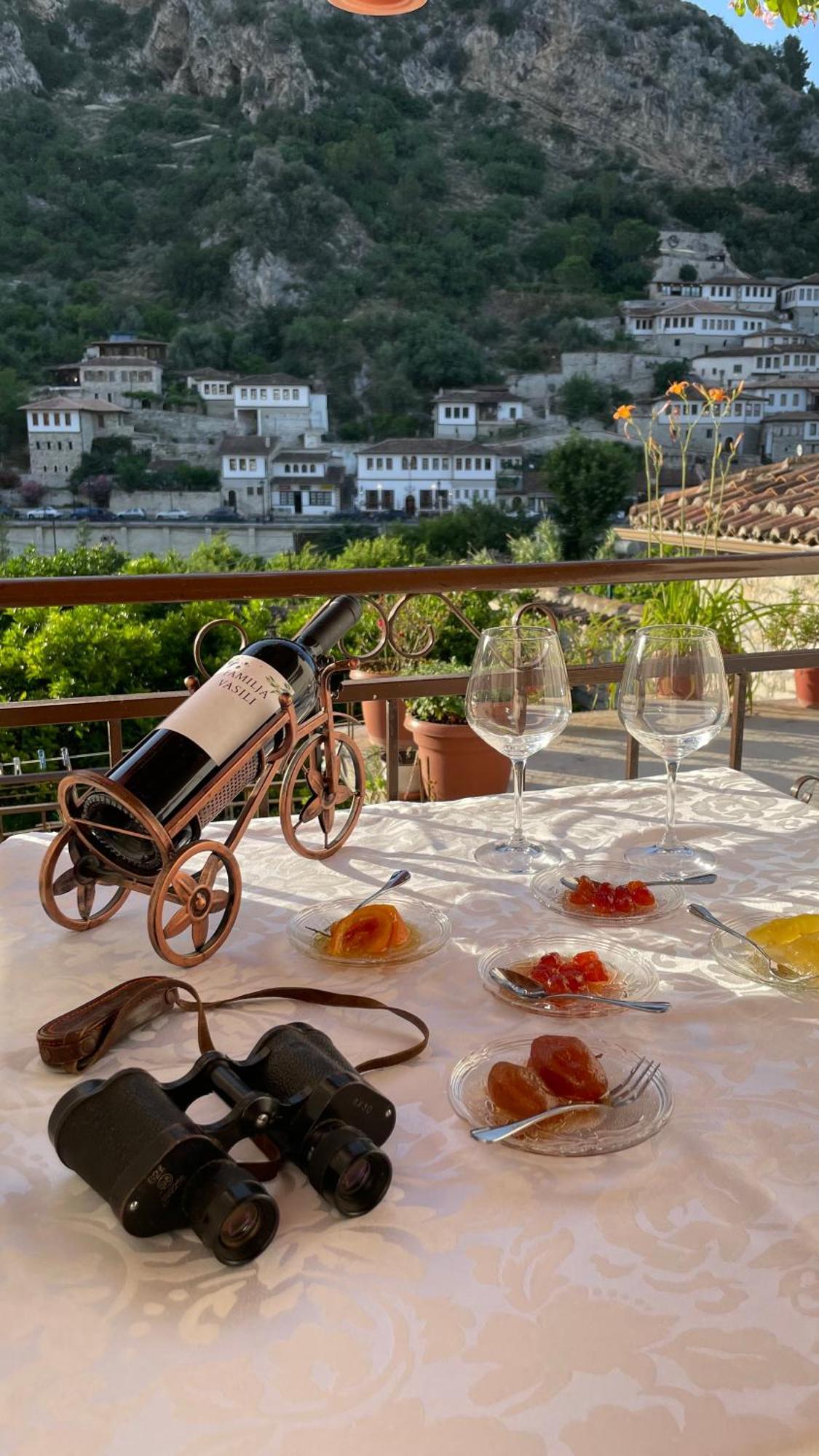 Meroli Guesthouse - Unesco Quarter Берат Экстерьер фото