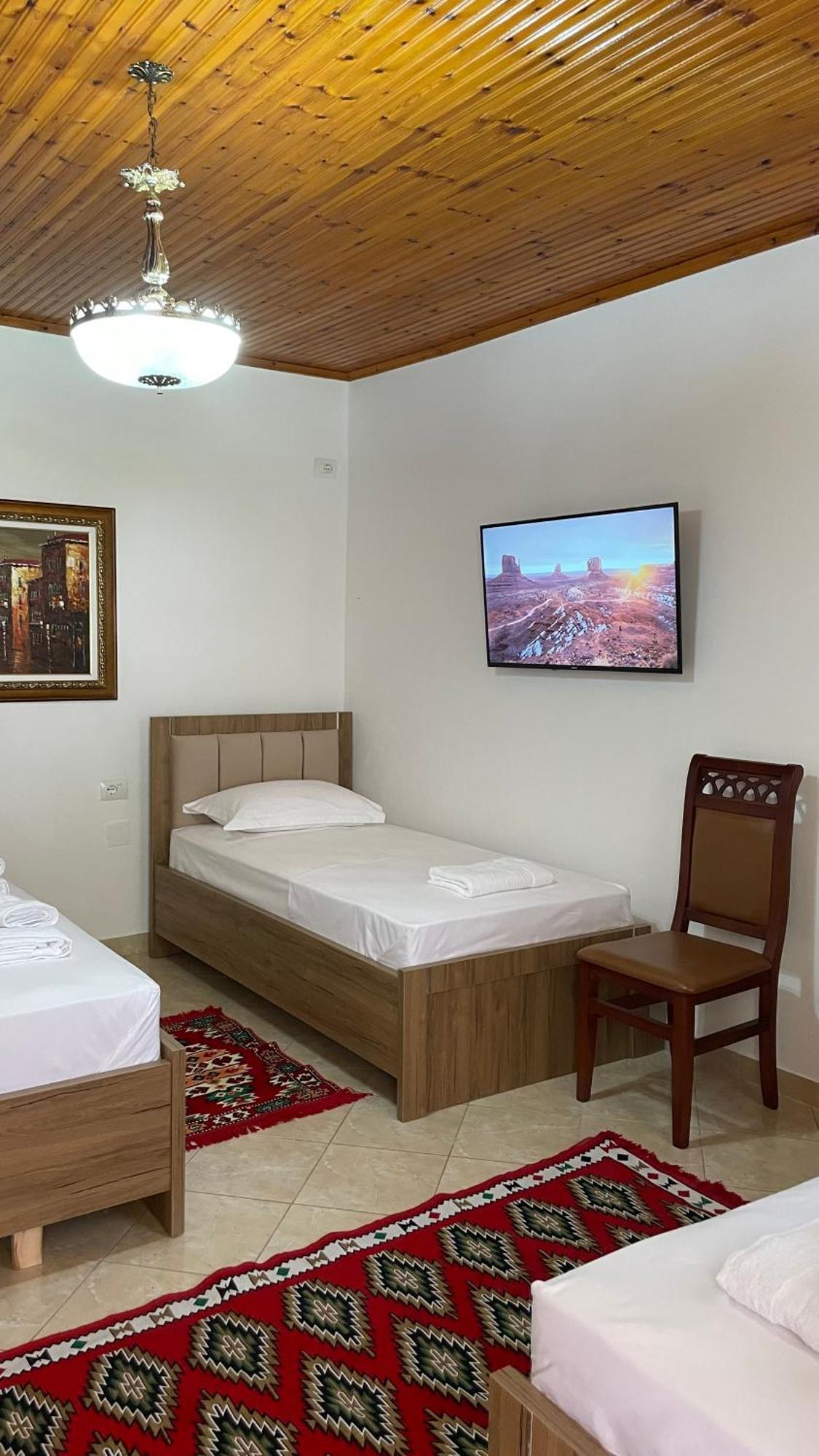 Meroli Guesthouse - Unesco Quarter Берат Экстерьер фото