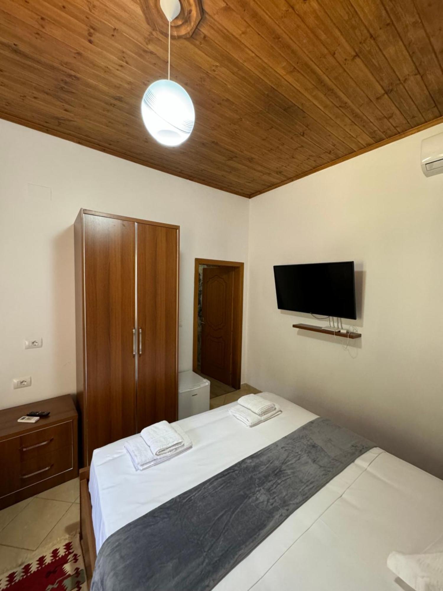 Meroli Guesthouse - Unesco Quarter Берат Экстерьер фото