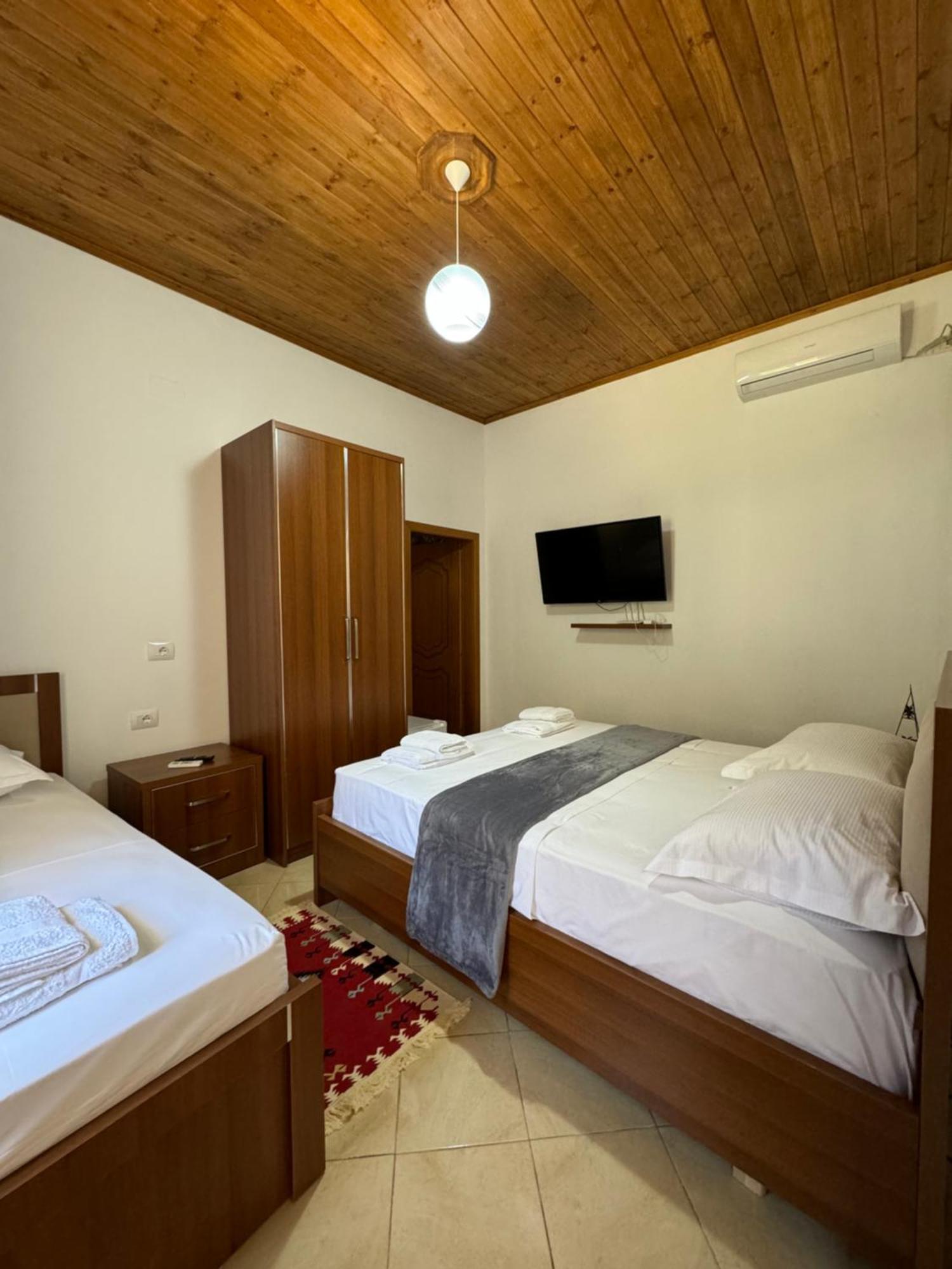 Meroli Guesthouse - Unesco Quarter Берат Экстерьер фото