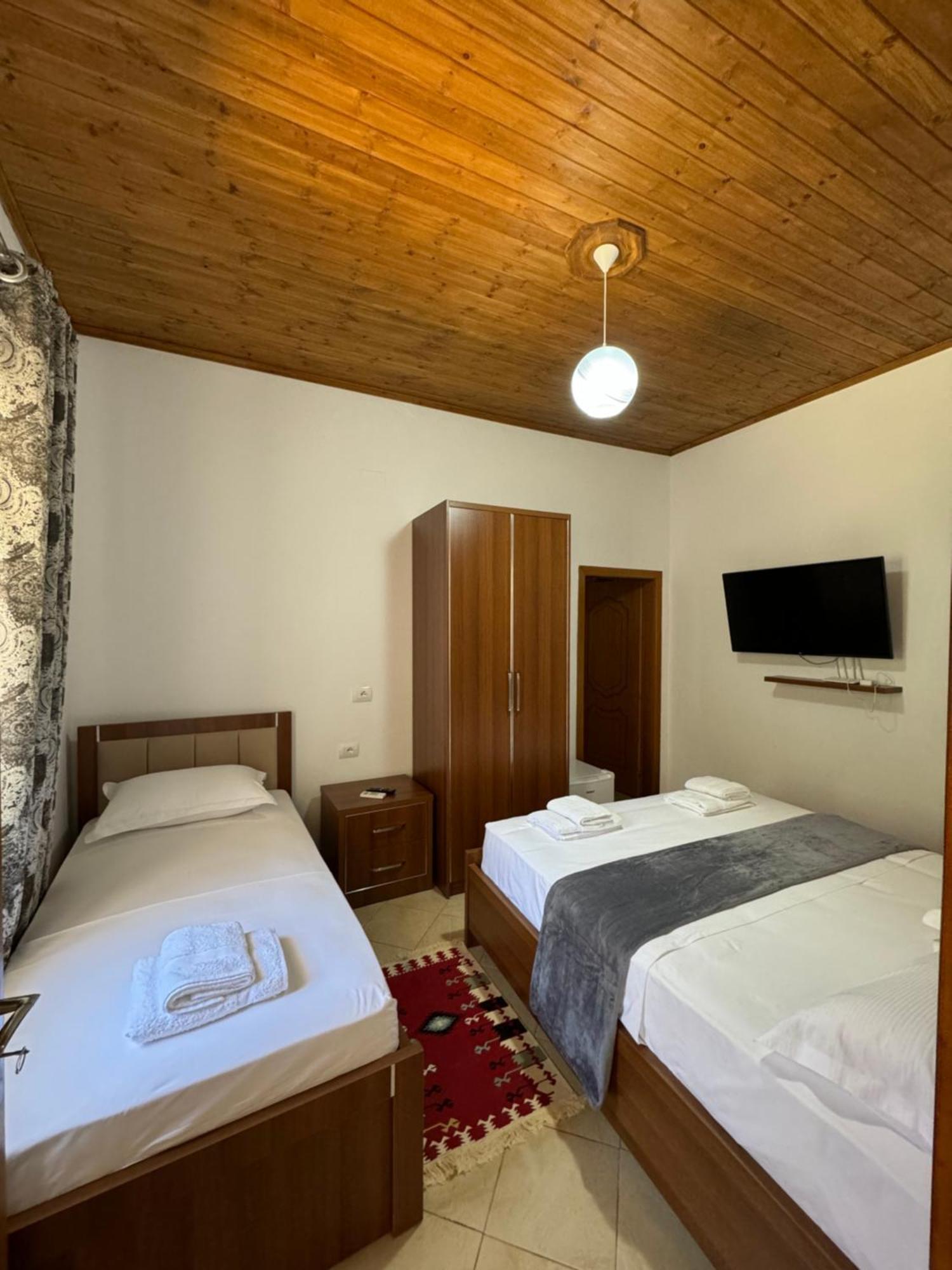 Meroli Guesthouse - Unesco Quarter Берат Экстерьер фото