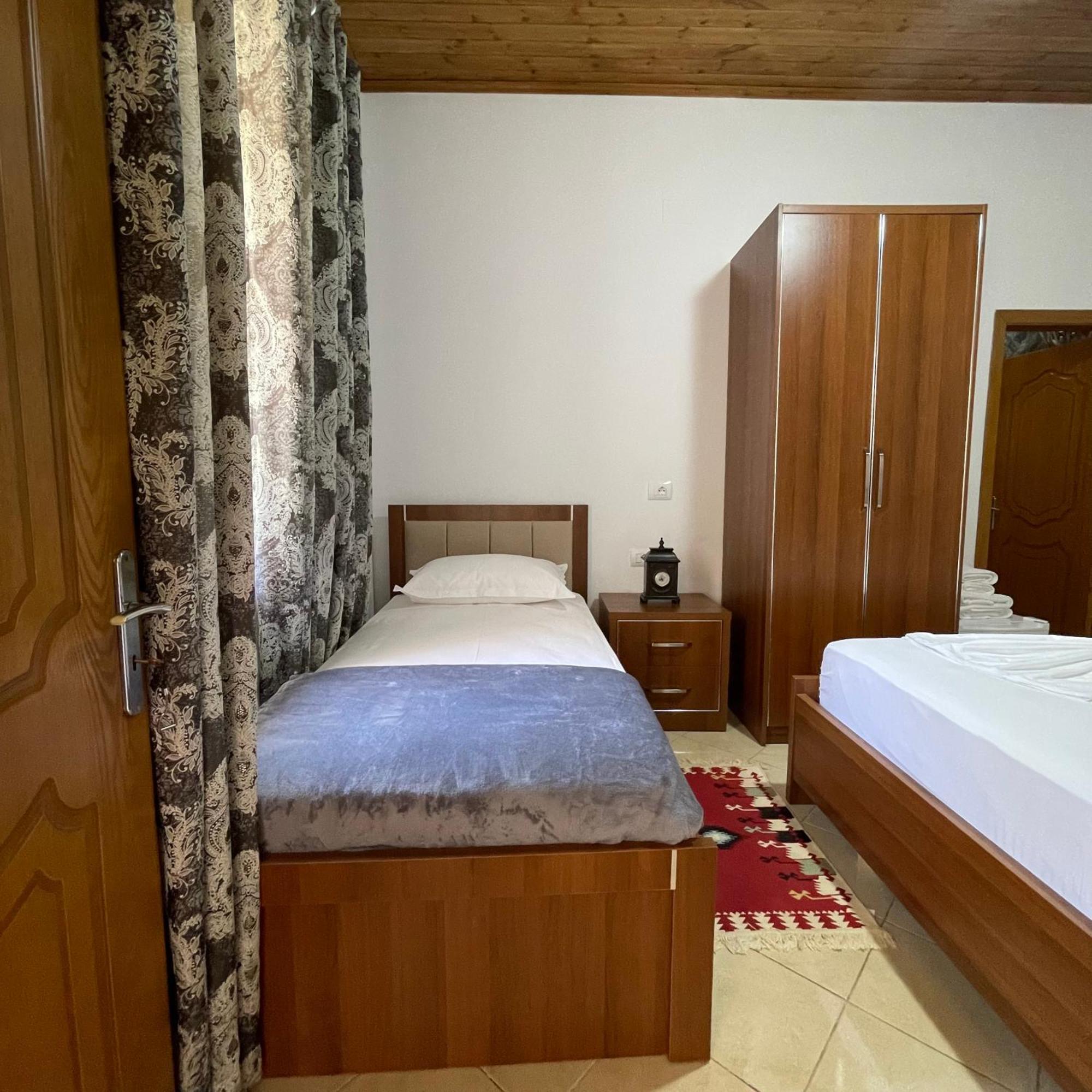 Meroli Guesthouse - Unesco Quarter Берат Экстерьер фото